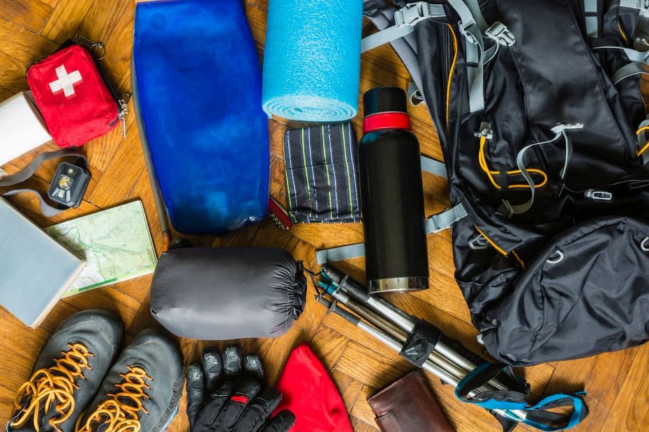 The Ten Essentials: 10 Barang Penting yang wajib dibawa saat Bertualang